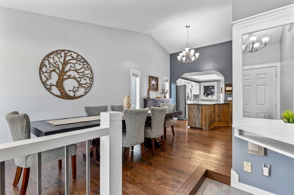 9759 Sanderling Way NW, Calgary — photo 4 of 50