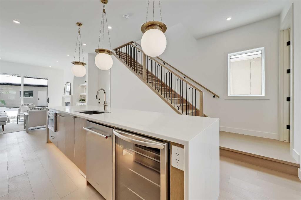 419 22 Avenue NW, Calgary — photo 4 of 50