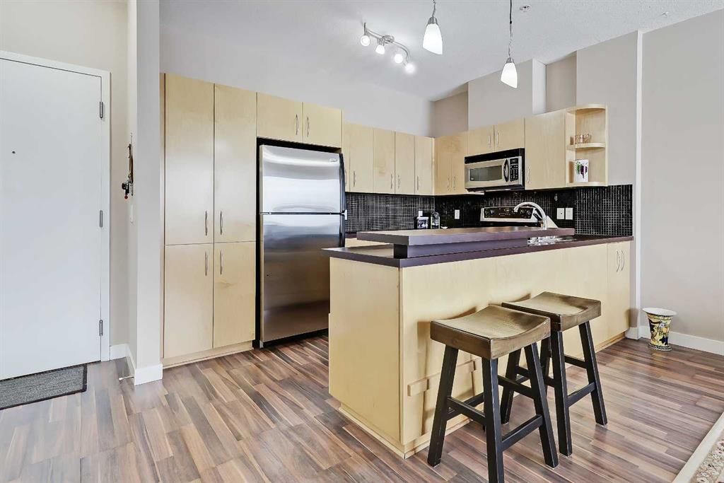 226, 69 Springborough Court SW, Calgary — photo 3 of 44