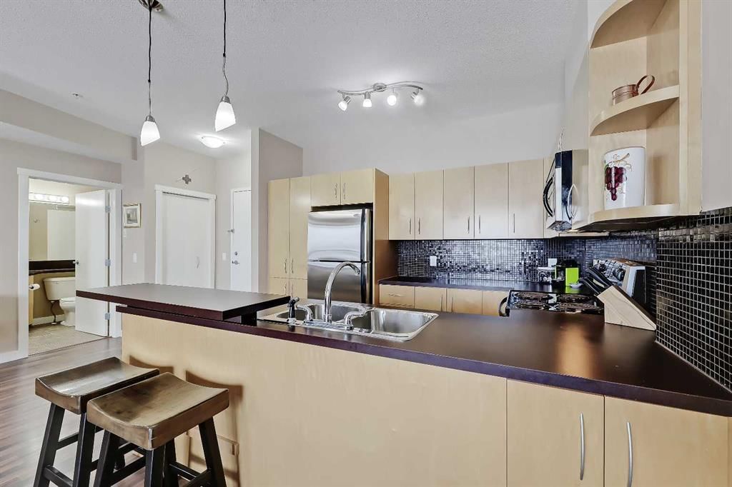 226, 69 Springborough Court SW, Calgary — photo 4 of 44