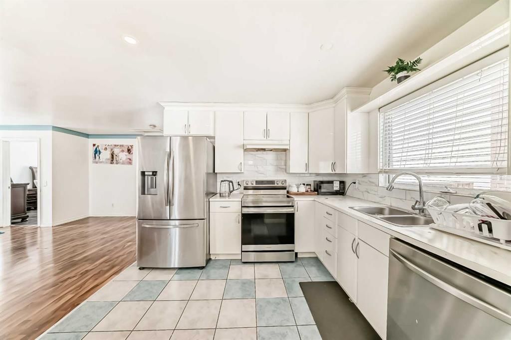 3803 49 Street NE, Calgary — photo 5 of 38