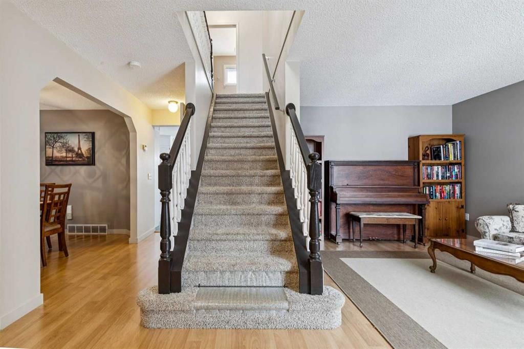 168 Erin Meadow Close SE, Calgary — photo 3 of 50