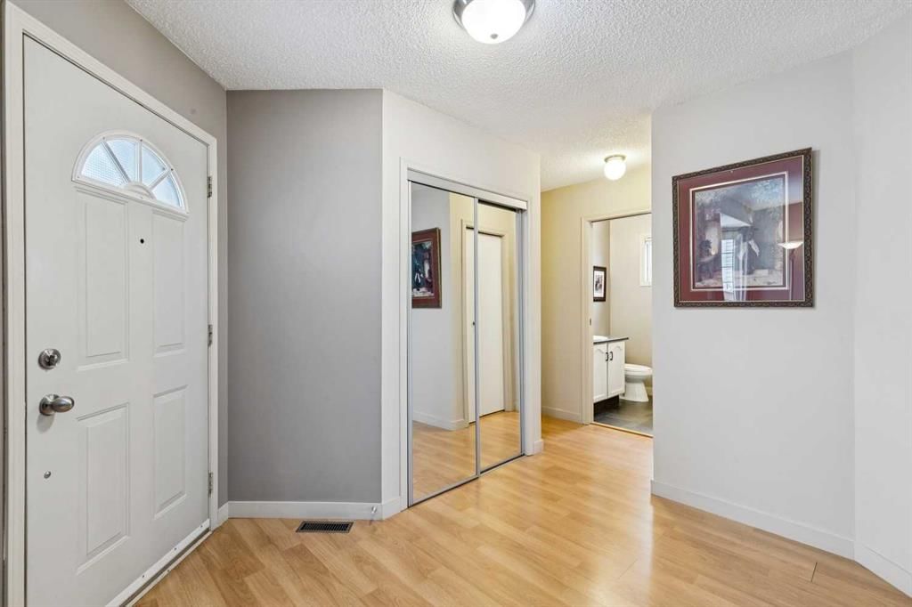 168 Erin Meadow Close SE, Calgary — photo 5 of 50