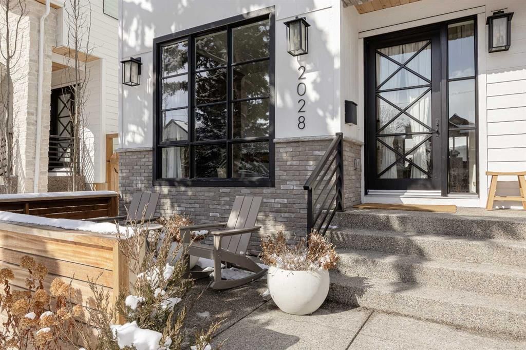 2028 41 Avenue SW, Calgary — photo 2 of 49
