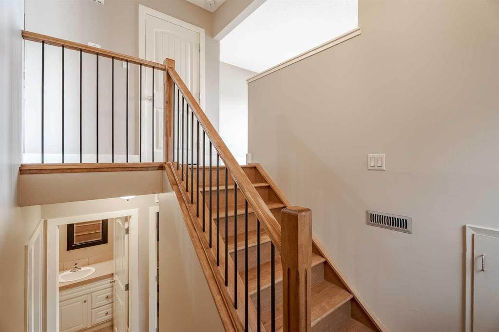 3, 6222 31 Avenue NW, Calgary — photo 3 of 40