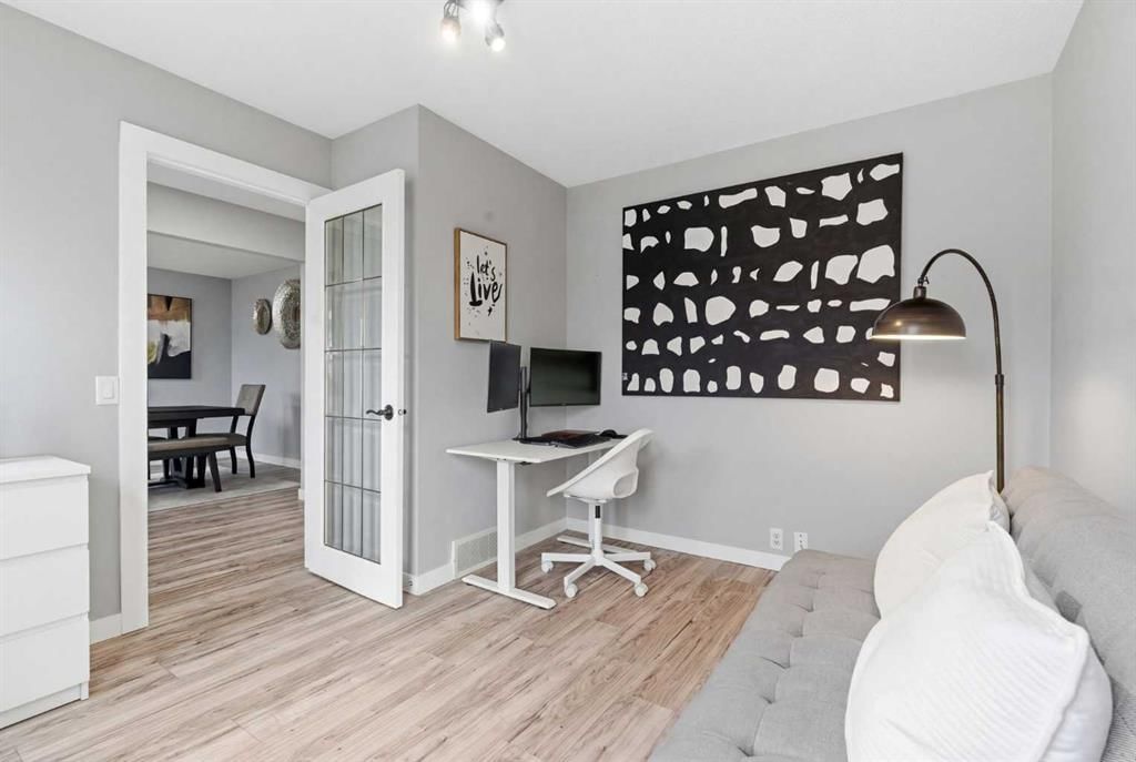 23 Prestwick Green SE, Calgary — photo 5 of 50