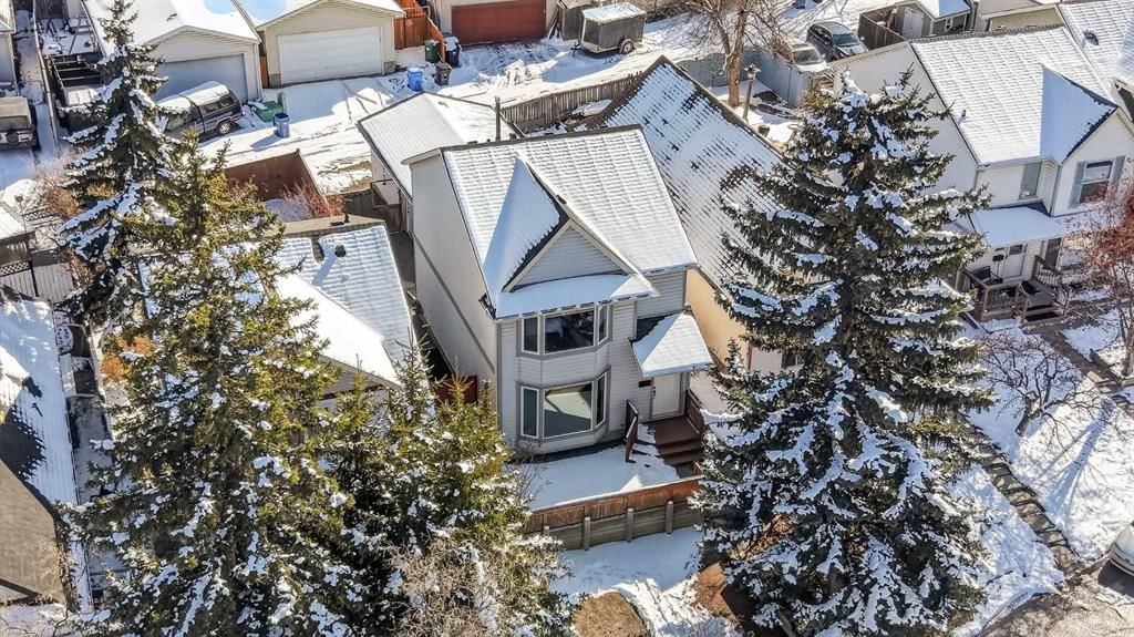 81 Queen Anne Close SE, Calgary — main listing photo