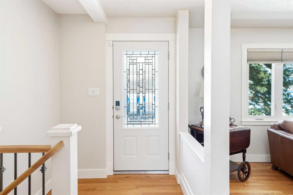 2724 Lougheed Drive SW, Calgary — photo 5 of 44
