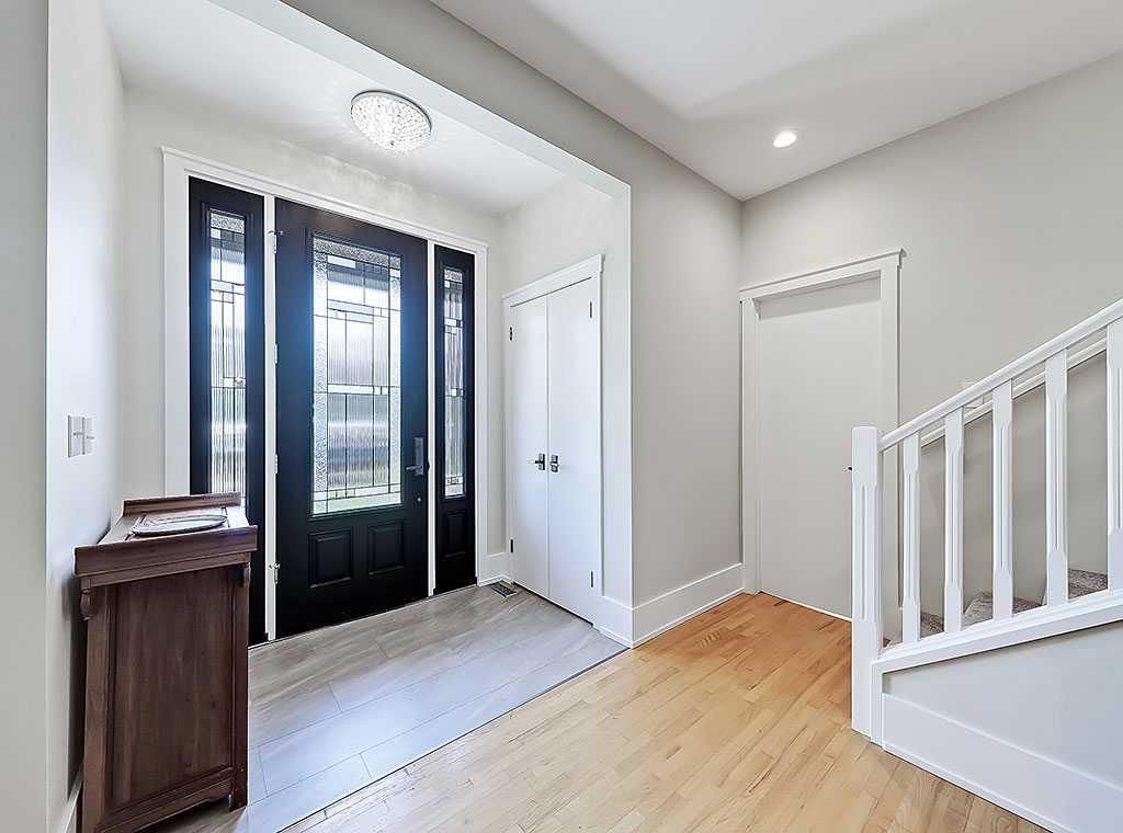 616 47 Avenue SW, Calgary — photo 2 of 47