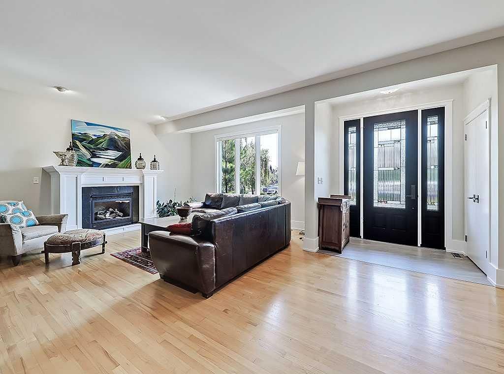 616 47 Avenue SW, Calgary — photo 3 of 47