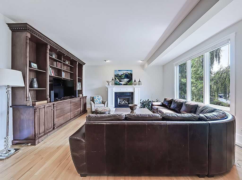 616 47 Avenue SW, Calgary — photo 5 of 47