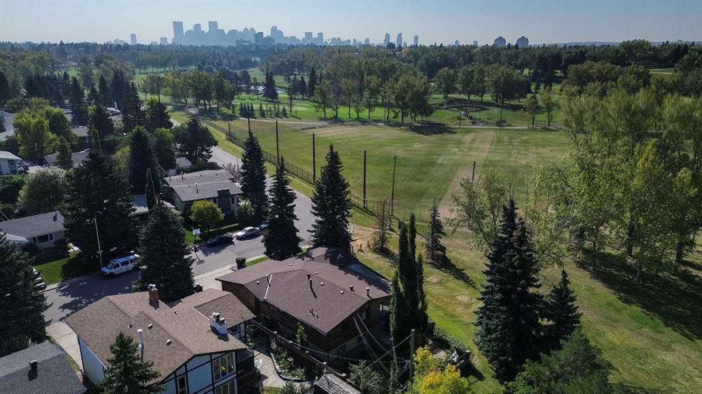3303 Copithorne Road NW, Calgary — photo 5 of 48