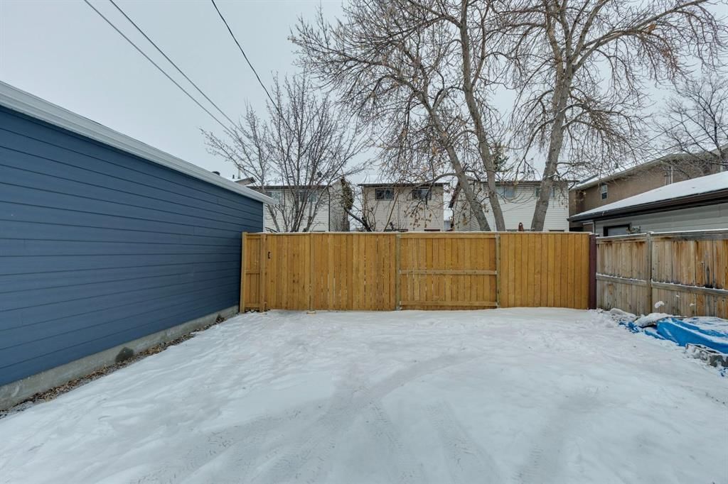 4530 Montgomery Avenue NW, Calgary — photo 3 of 29