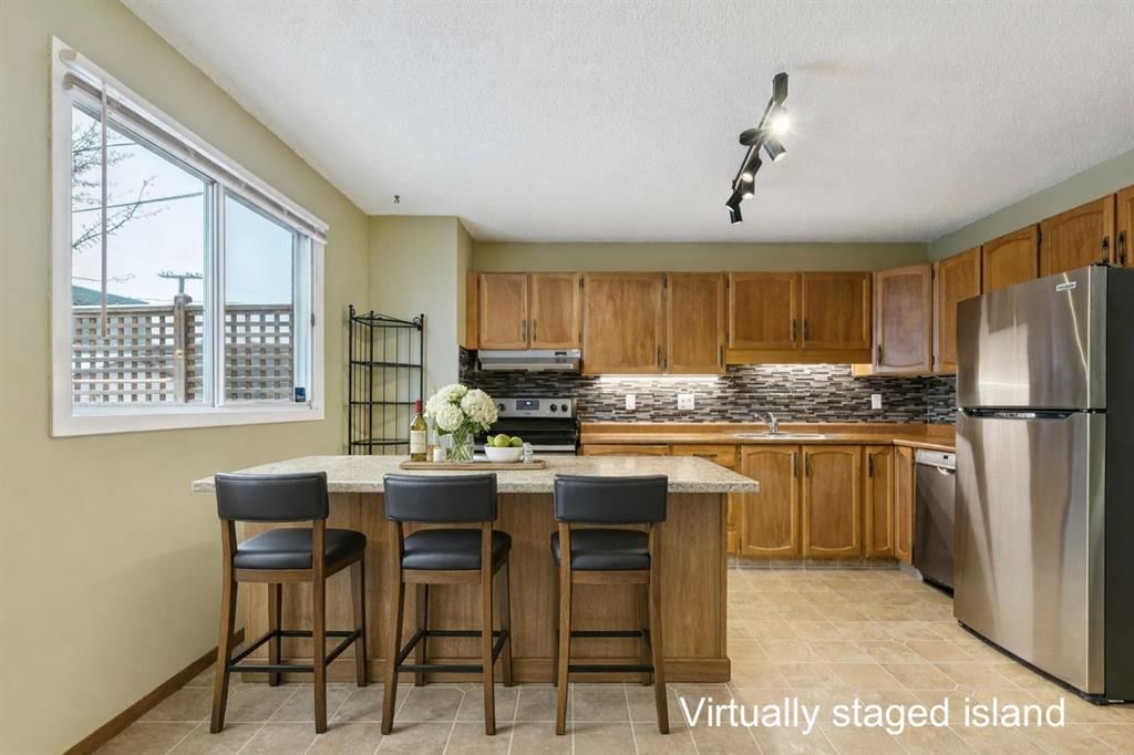 4530 Montgomery Avenue NW, Calgary — photo 5 of 29