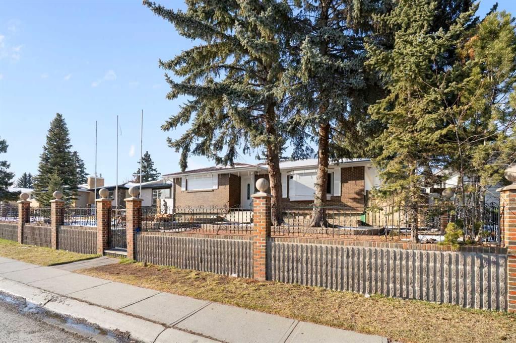 5128 Maryvale Drive NE, Calgary — photo 2 of 39