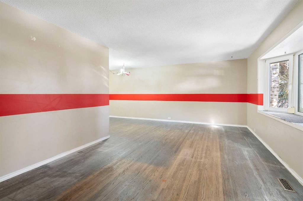 5128 Maryvale Drive NE, Calgary — photo 5 of 39