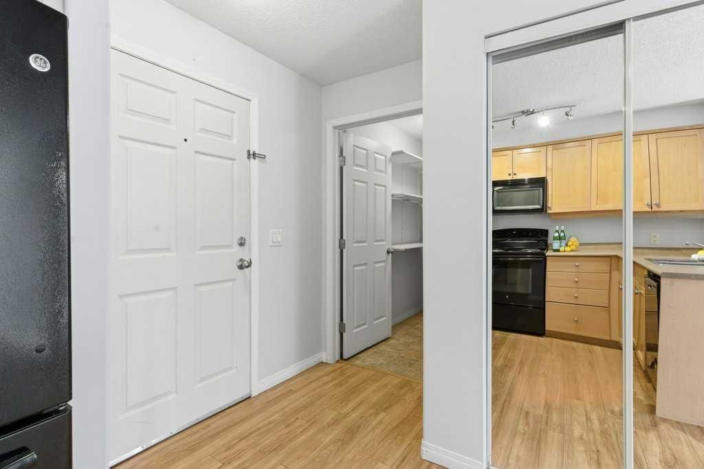 208, 630 8 Avenue SE, Calgary — photo 3 of 35