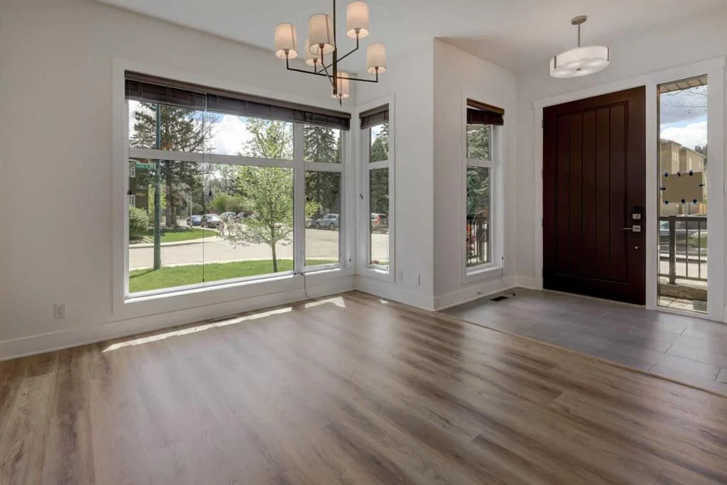 3422 5 Avenue NW, Calgary — photo 4 of 50
