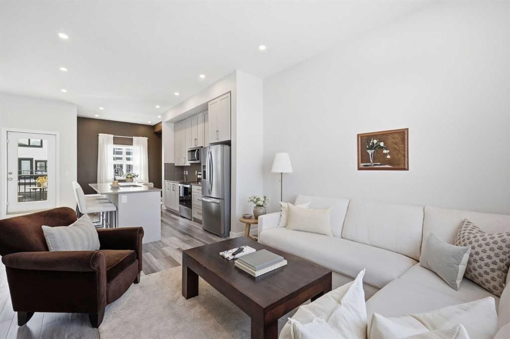 38 Les Jardins Park SE, Calgary — main listing photo