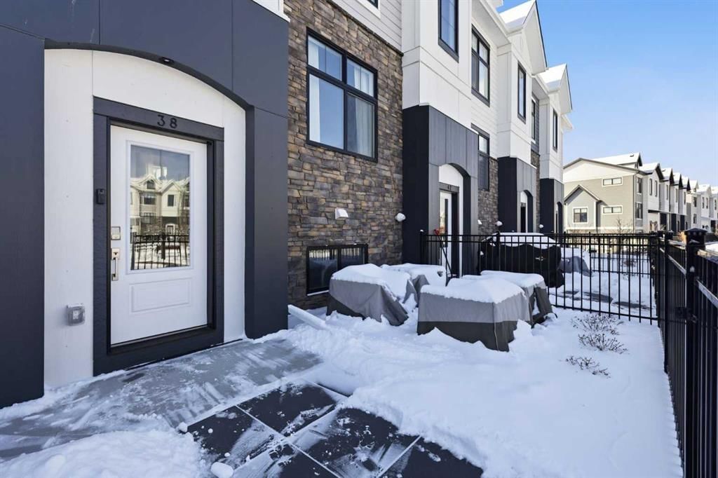 38 Les Jardins Park SE, Calgary — photo 2 of 45