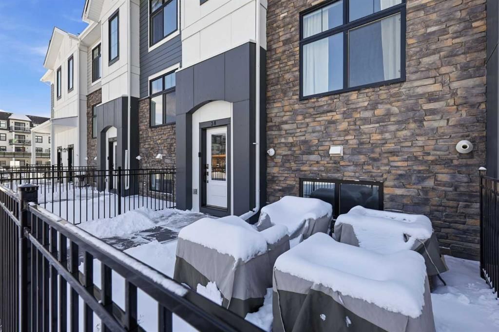 38 Les Jardins Park SE, Calgary — photo 3 of 45