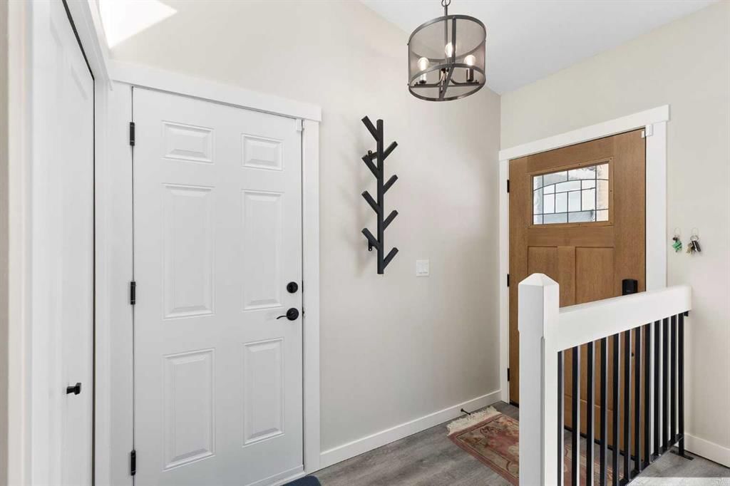 48 Cedargrove Road SW, Calgary — photo 3 of 50