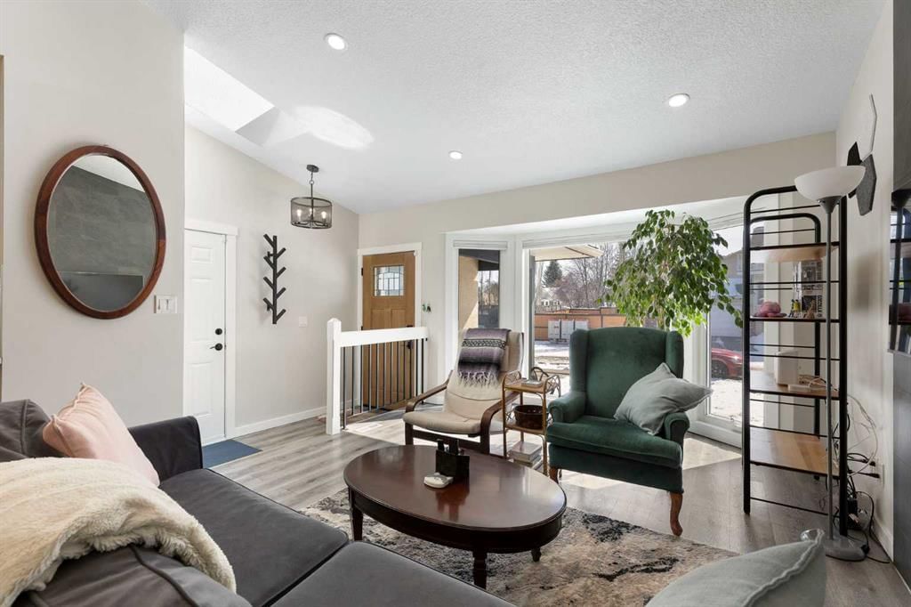 48 Cedargrove Road SW, Calgary — photo 5 of 50