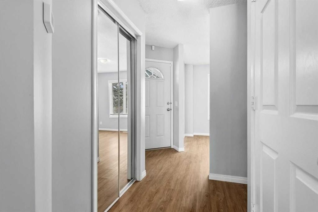 3101 39 Street SW, Calgary — photo 4 of 28