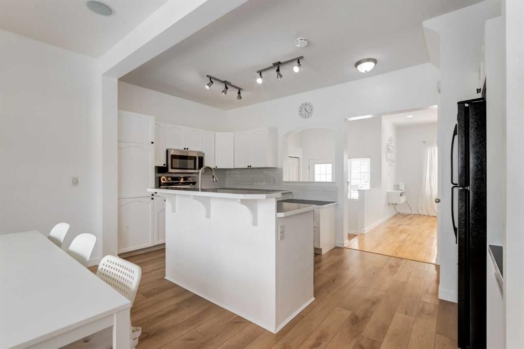 15770 Everstone Road SW, Calgary — photo 4 of 41