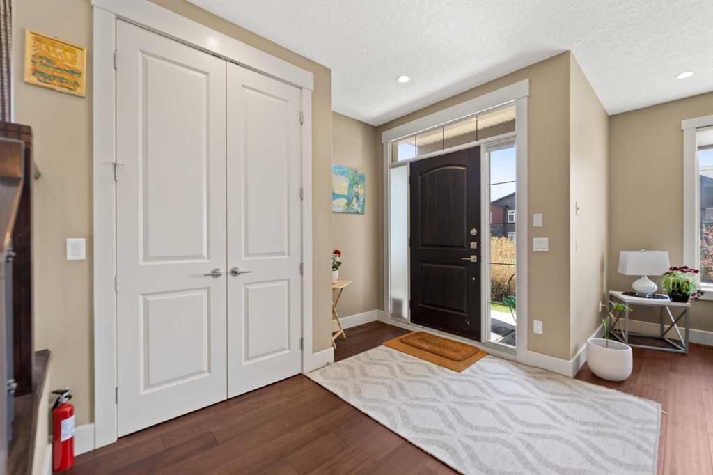 4410 17 Avenue NW, Calgary — photo 5 of 40