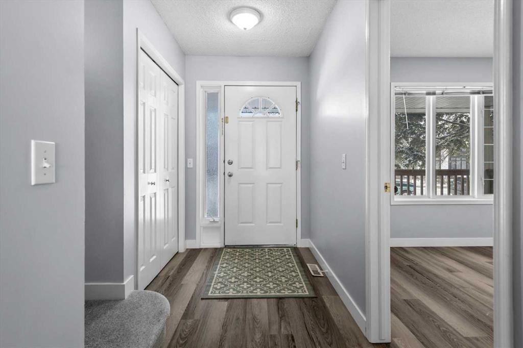 3103 39 Street SW, Calgary — photo 3 of 28