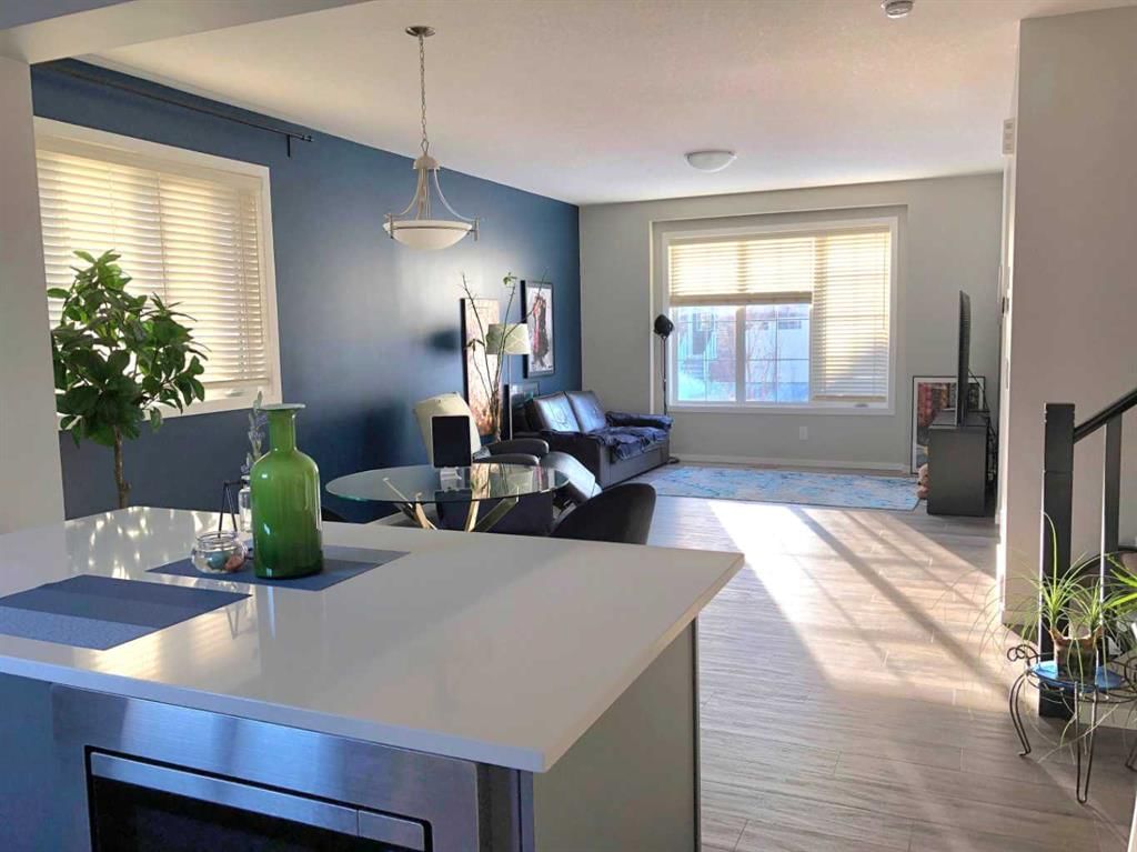 292 Yorkville Road SW, Calgary — photo 2 of 33