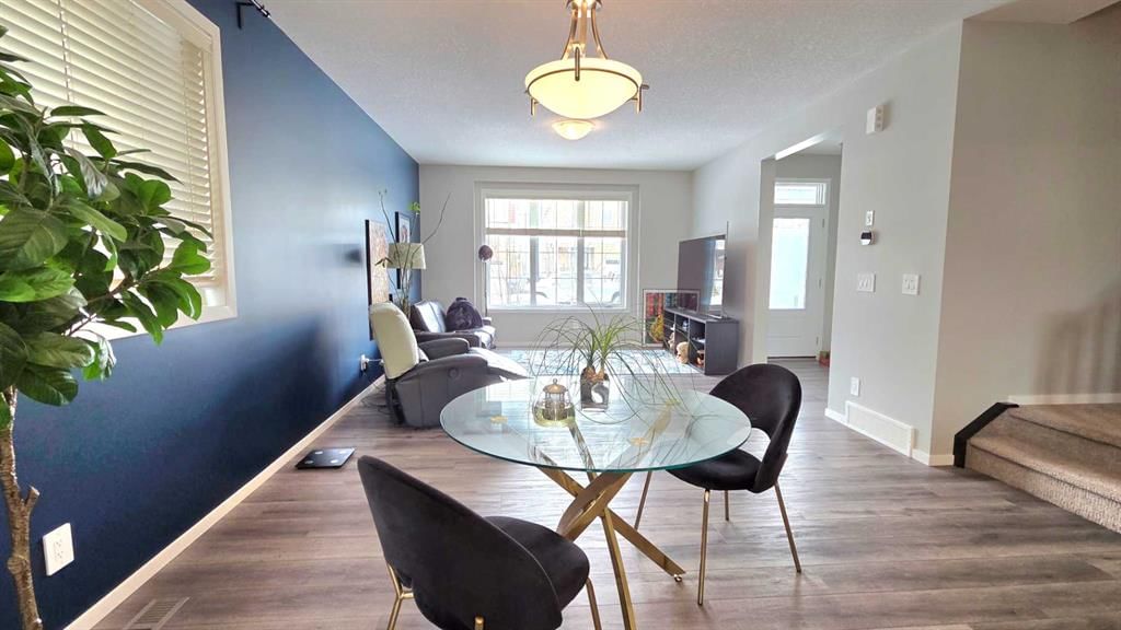 292 Yorkville Road SW, Calgary — photo 4 of 33
