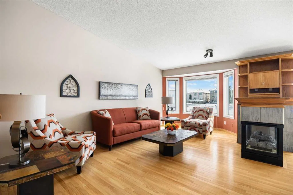 8 Edgevalley View NW, Calgary — photo 3 of 46