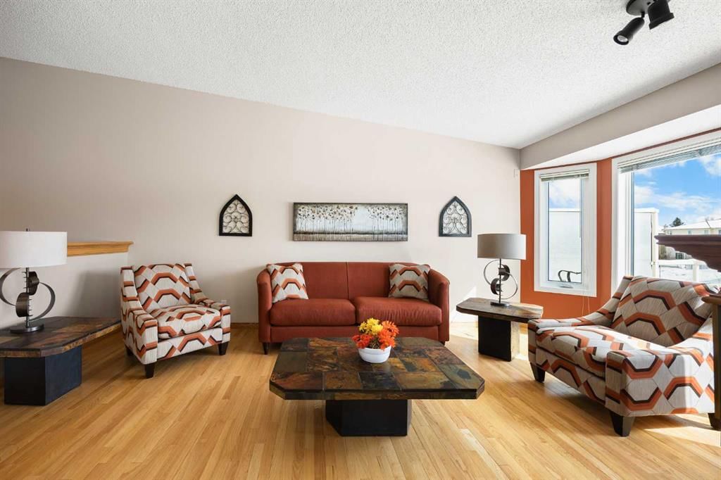 8 Edgevalley View NW, Calgary — photo 4 of 46