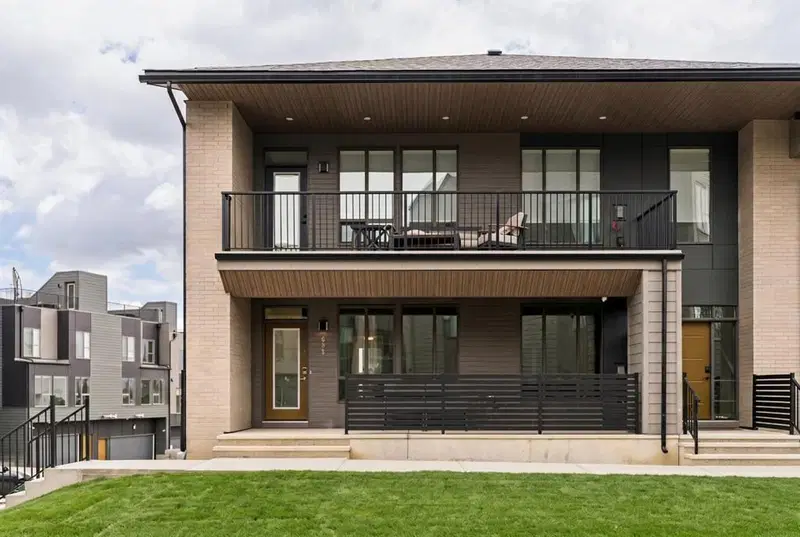 605 Sovereign Common SW, Calgary — main listing photo