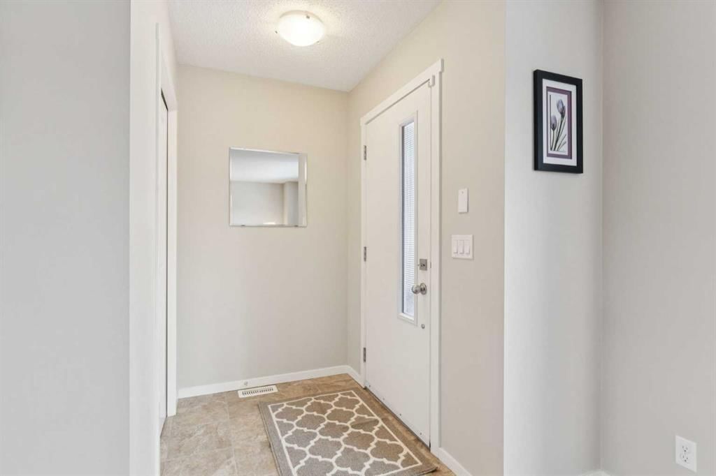 63 Walden Drive SE, Calgary — photo 2 of 28