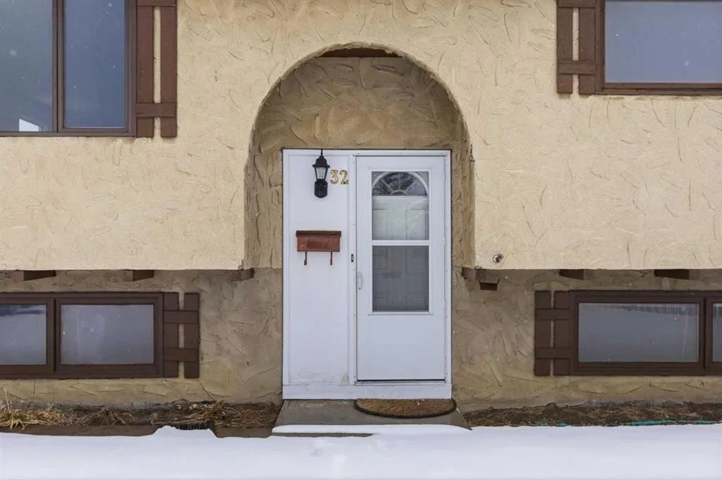32 Fonda Mews SE, Calgary — photo 3 of 40
