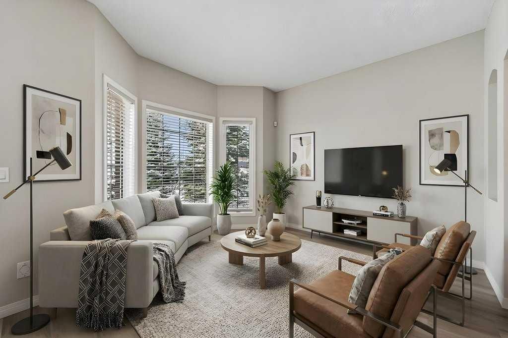 137 Simcrest Heights SW, Calgary — photo 3 of 34