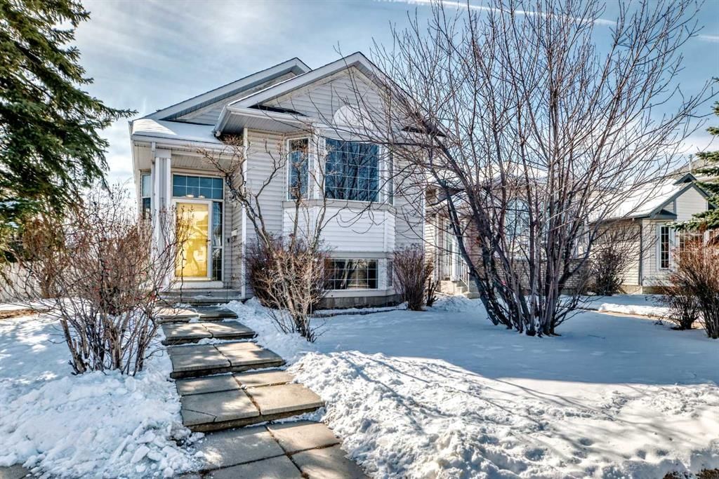 7109 Laguna Way NE, Calgary — main listing photo