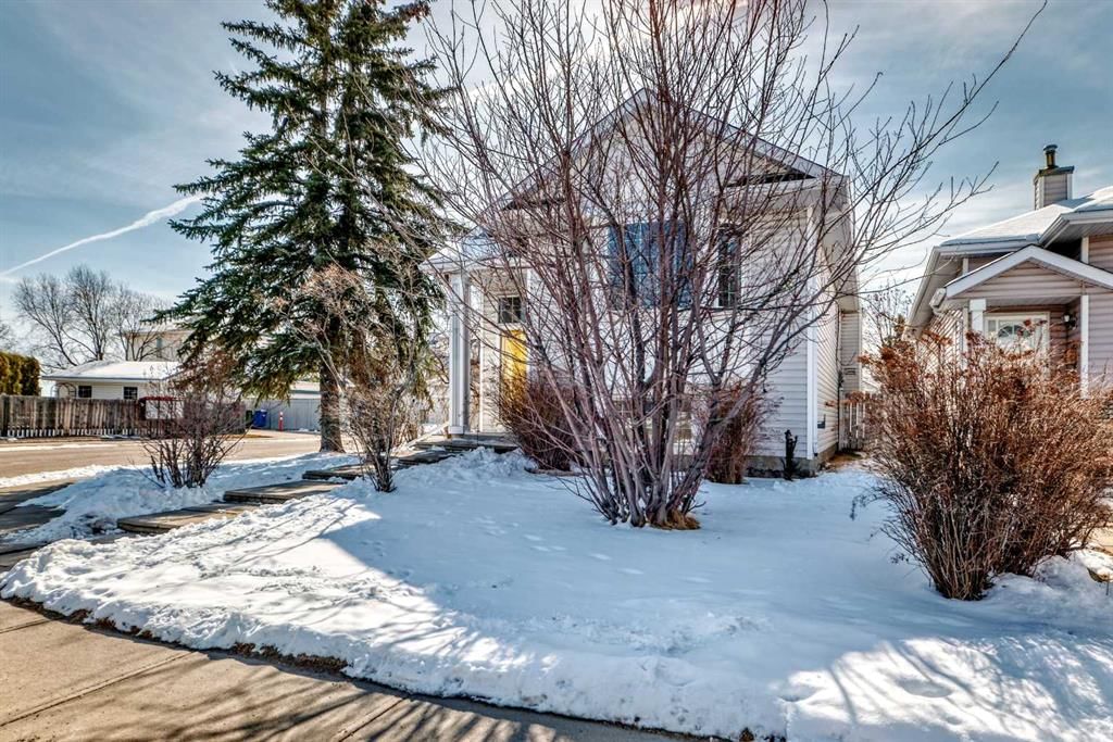 7109 Laguna Way NE, Calgary — photo 2 of 44