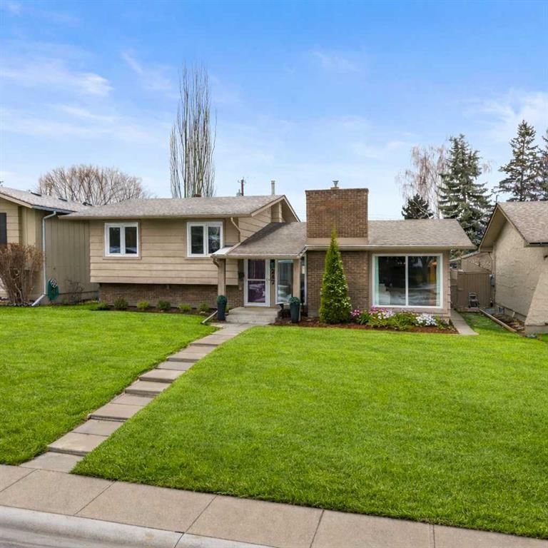 247 Parkwood Close SE, Calgary — main listing photo