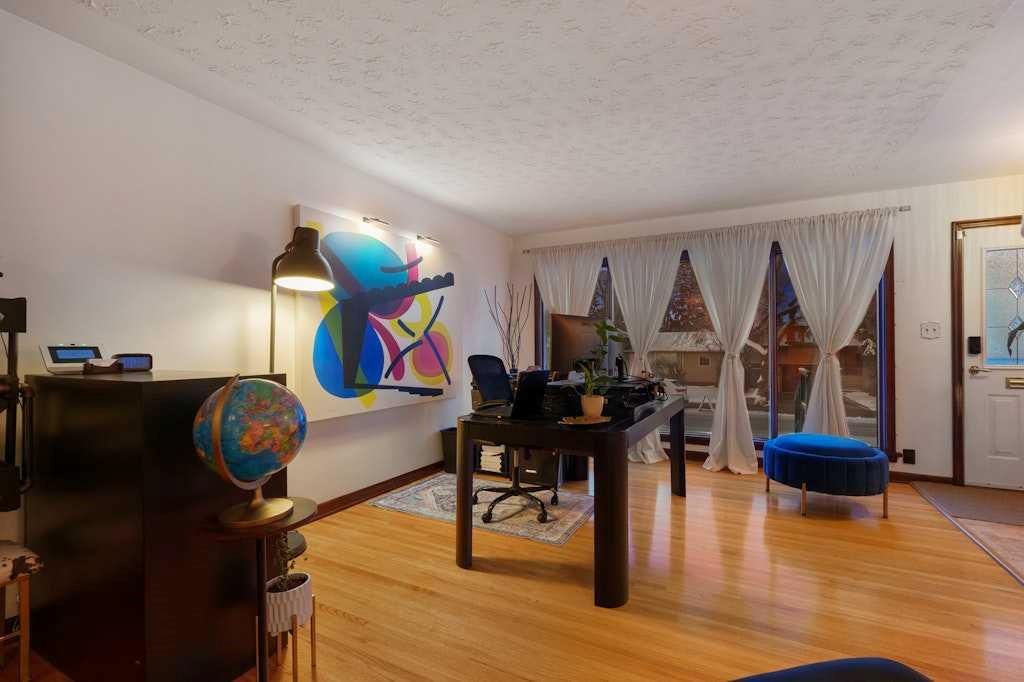 4111 15 Street SW, Calgary — photo 4 of 45