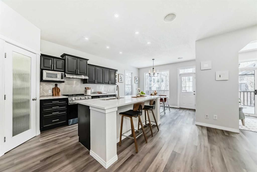 21 Panamount Row NW, Calgary — photo 2 of 40