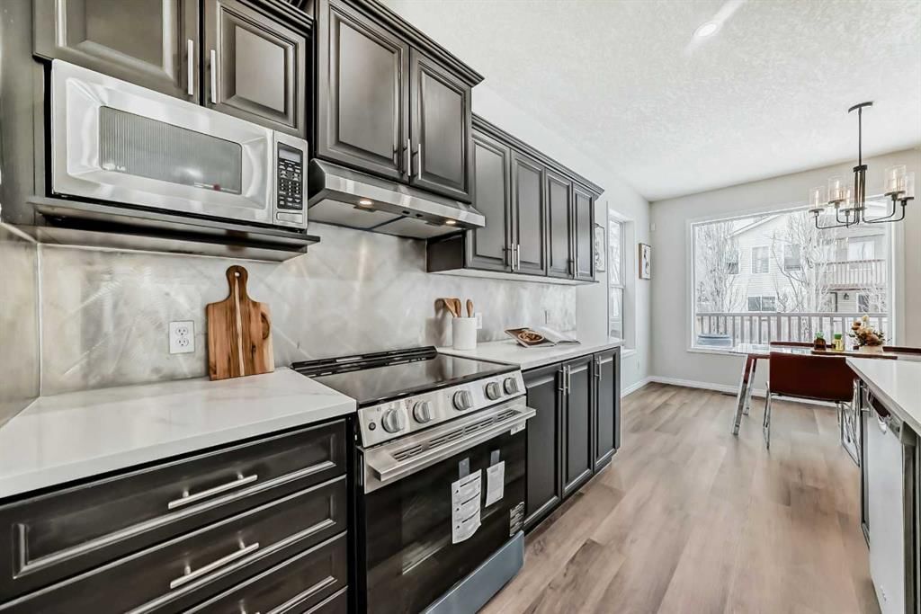 21 Panamount Row NW, Calgary — photo 3 of 40