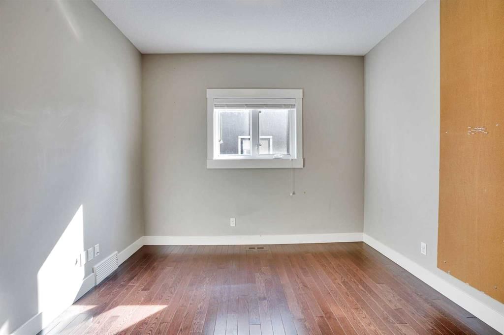 14 West Coach Way SW, Calgary — photo 4 of 50