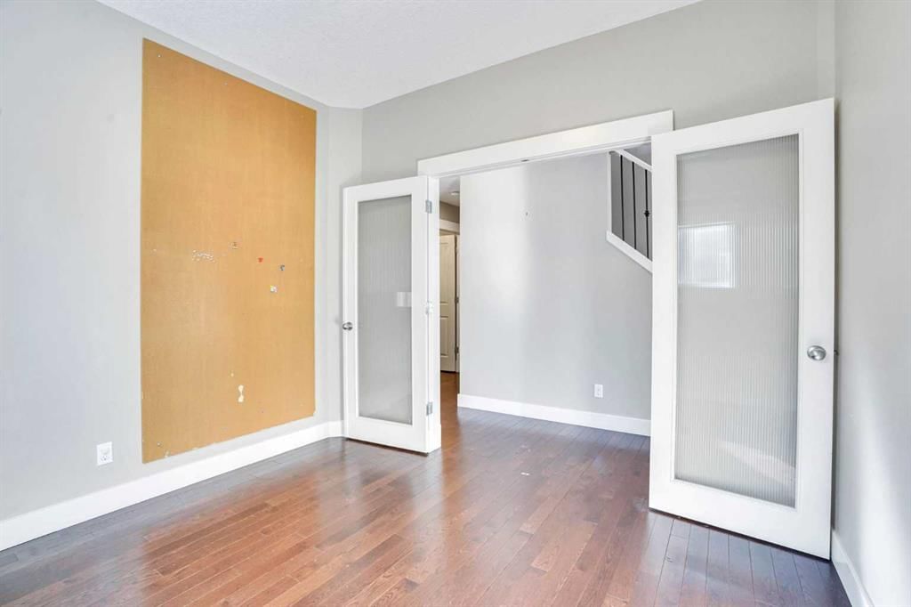 14 West Coach Way SW, Calgary — photo 5 of 50
