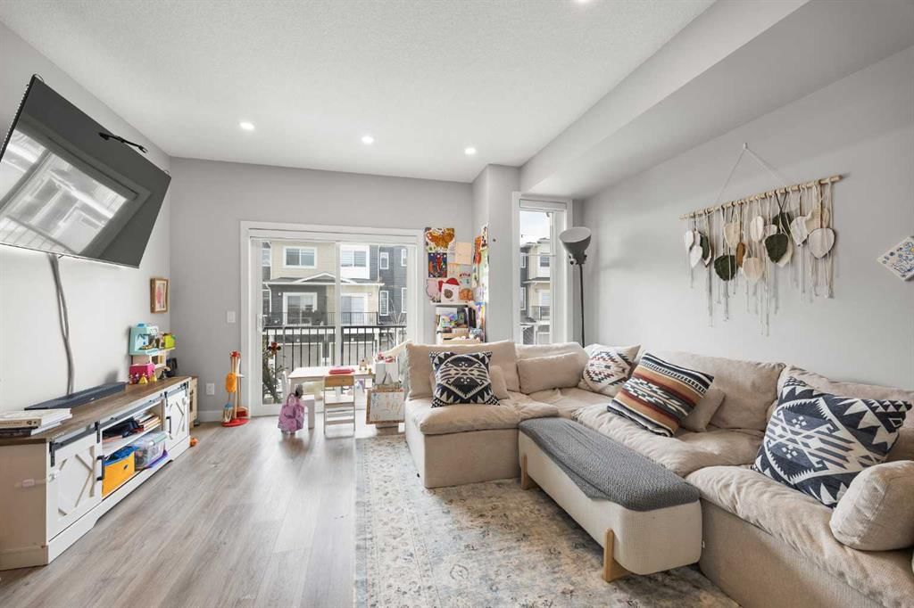 1320 Sage Hill Grove NW, Calgary — photo 2 of 33