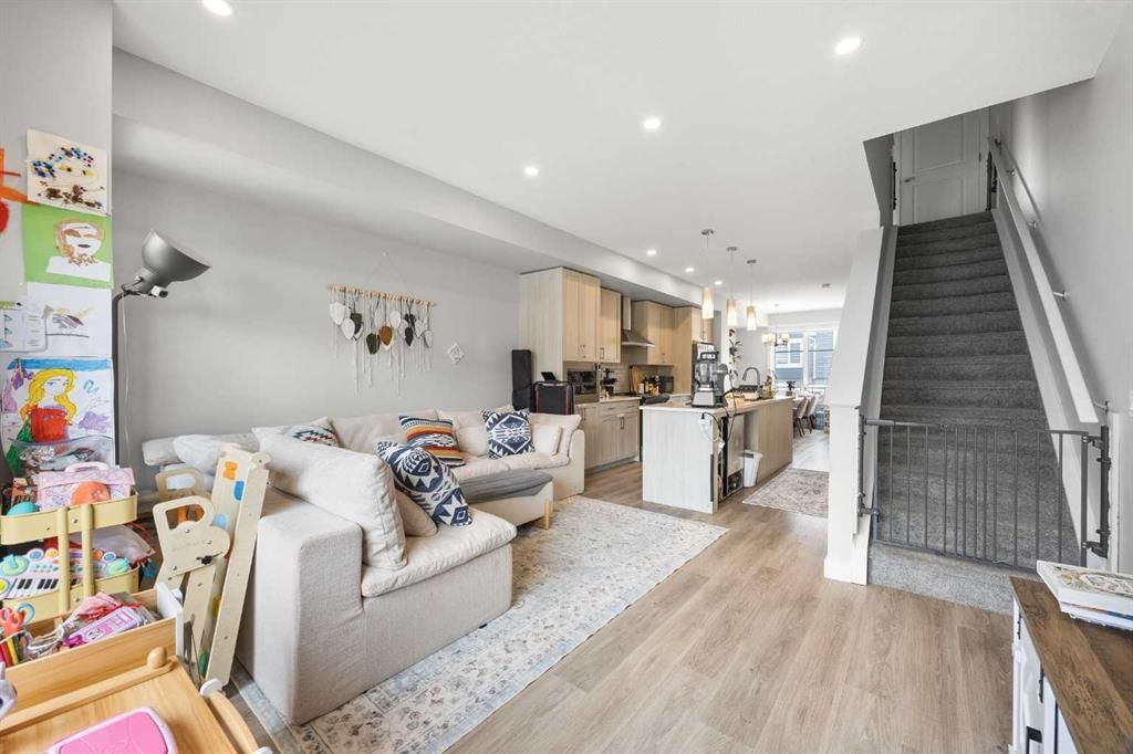1320 Sage Hill Grove NW, Calgary — photo 4 of 33