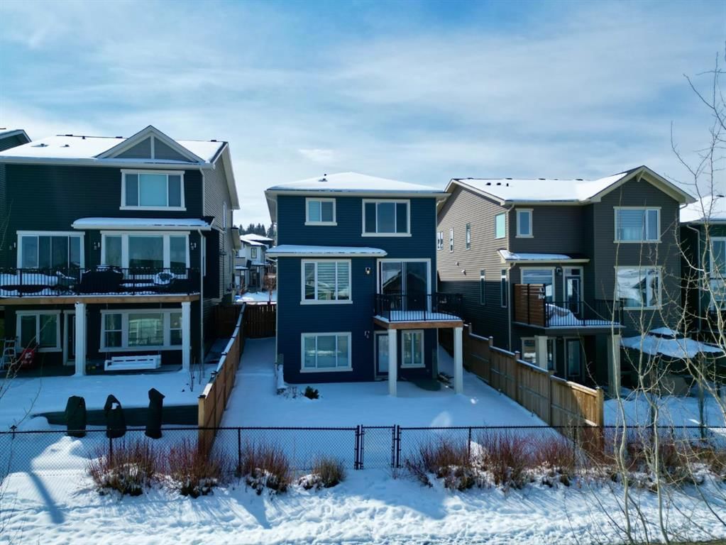 301 Crestmont Drive SW, Calgary — photo 3 of 39